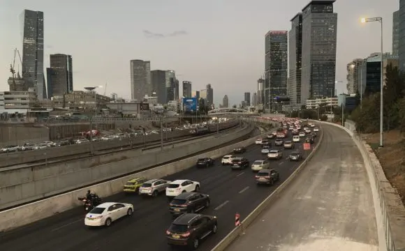 Tel Aviv cityscape illustrating air-quality health advice